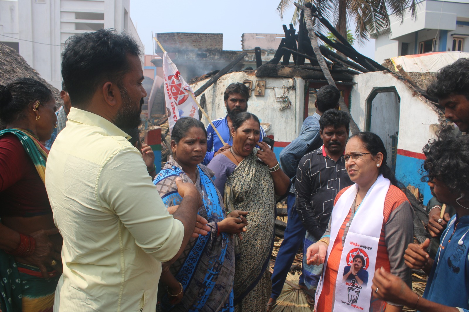 లోకం మాధవి
