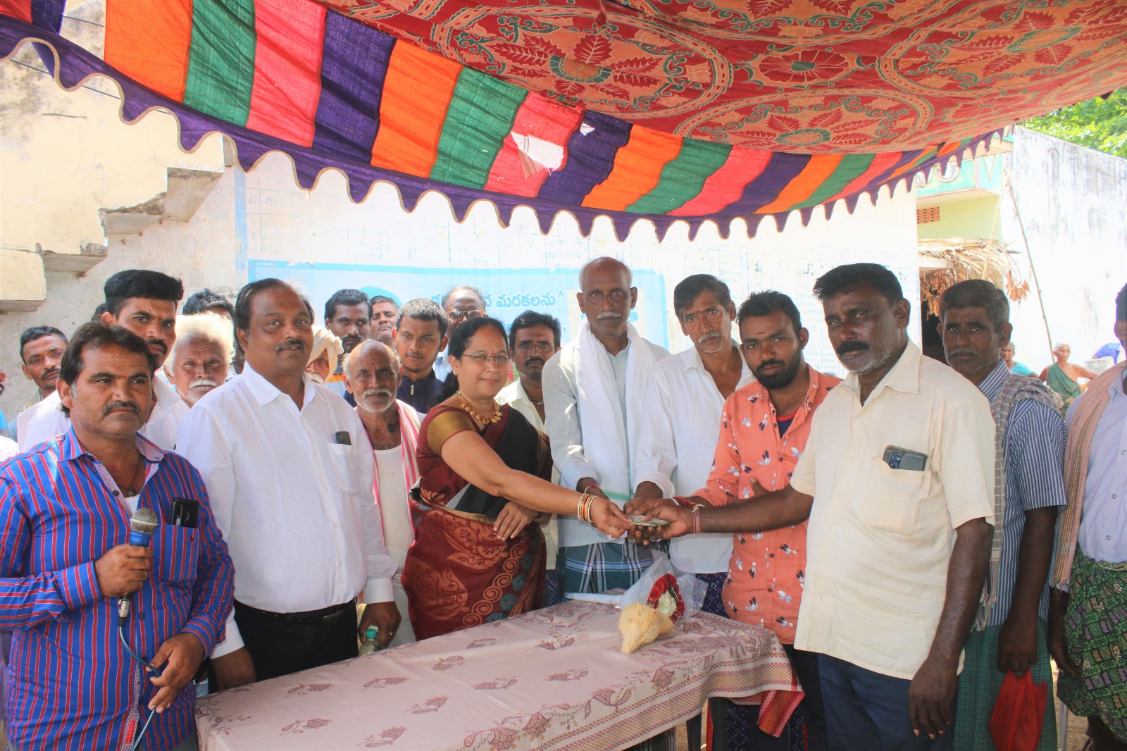 లోకం మాధవి