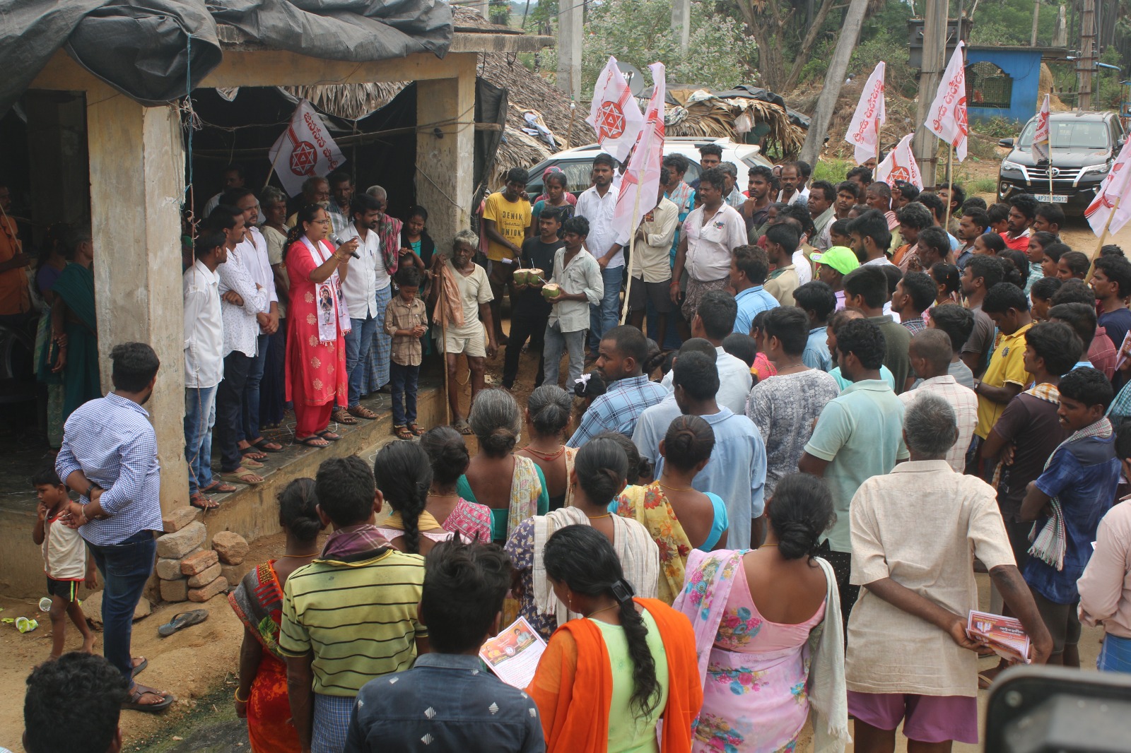 లోకం మాధవి