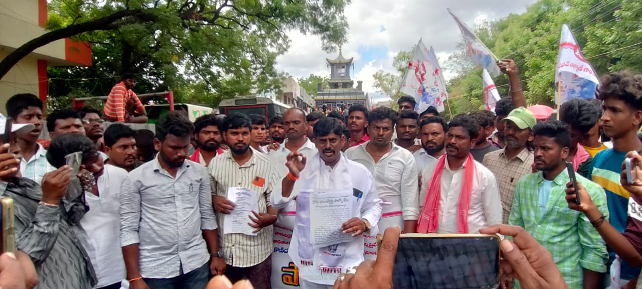 వాలంటీర్లు