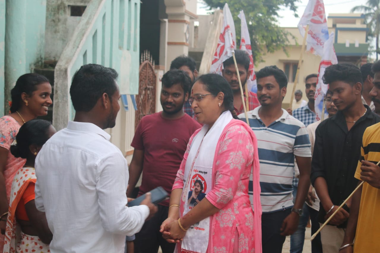 లోకం మాధవి