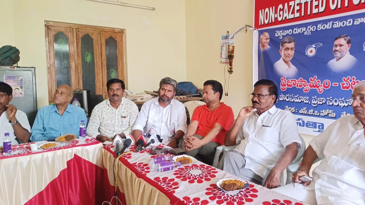 రౌండ్ టేబుల్
