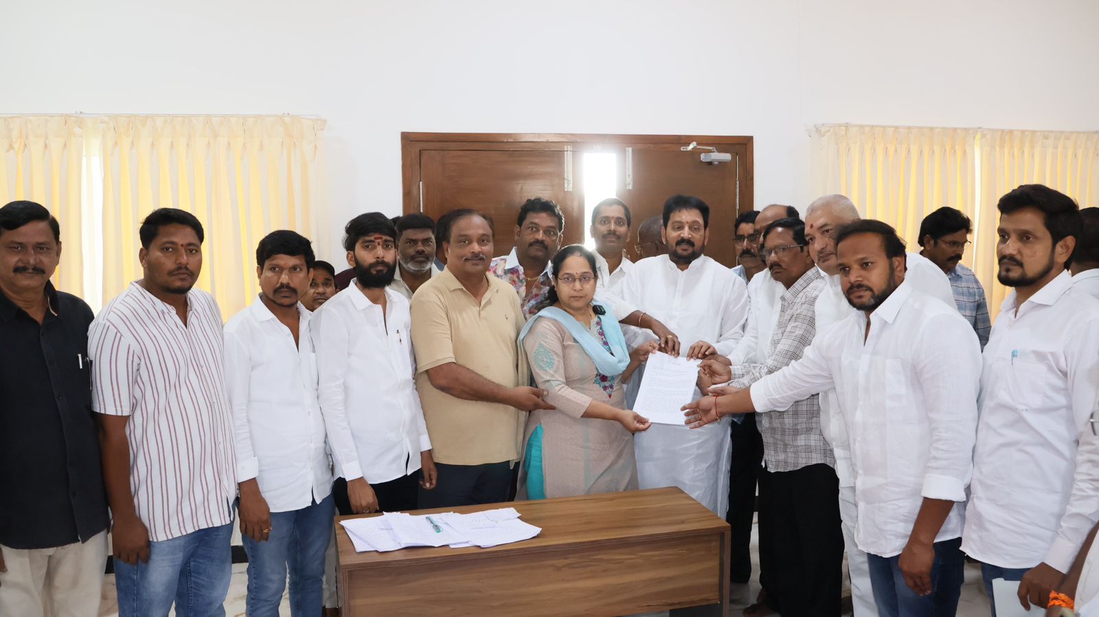 లోకం మాధవి