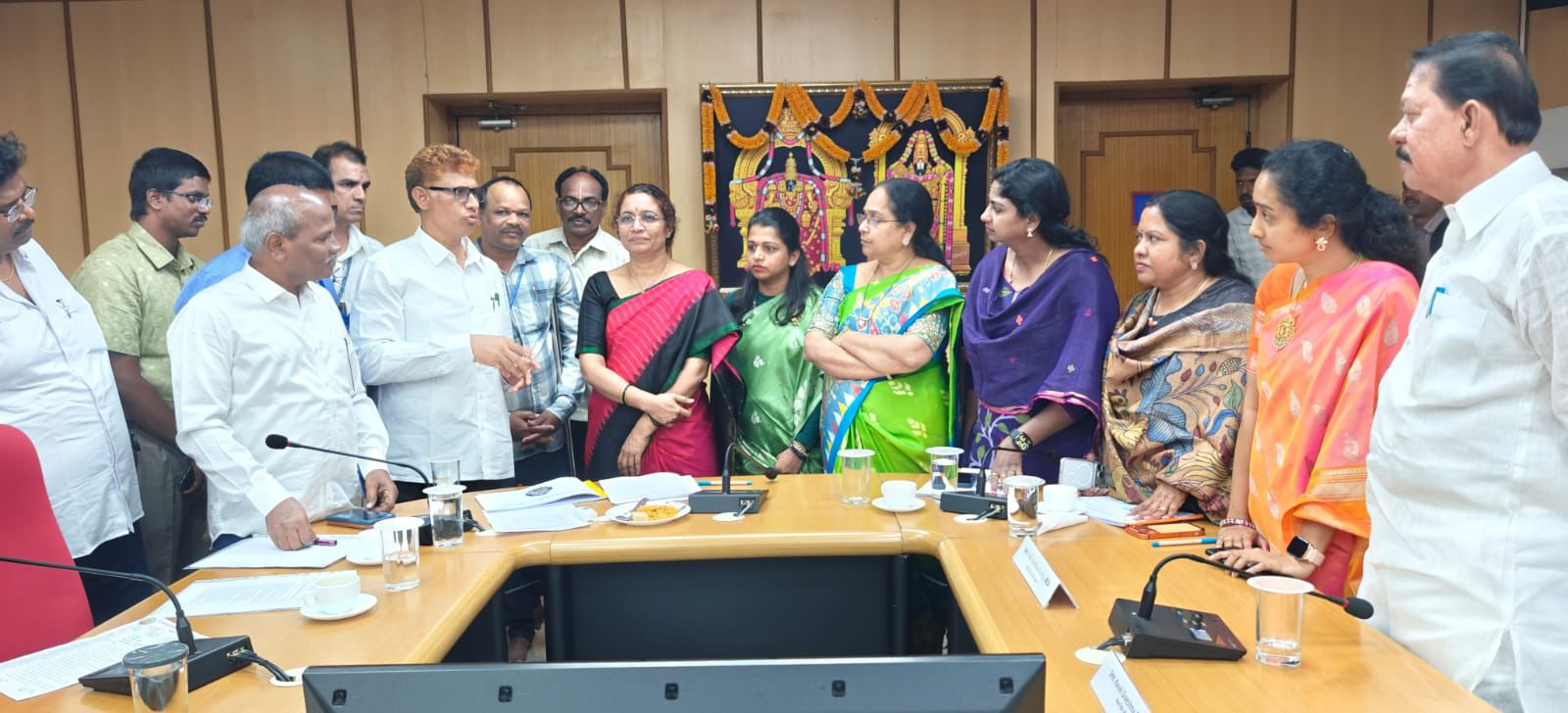 లోకం నాగ మాధవి